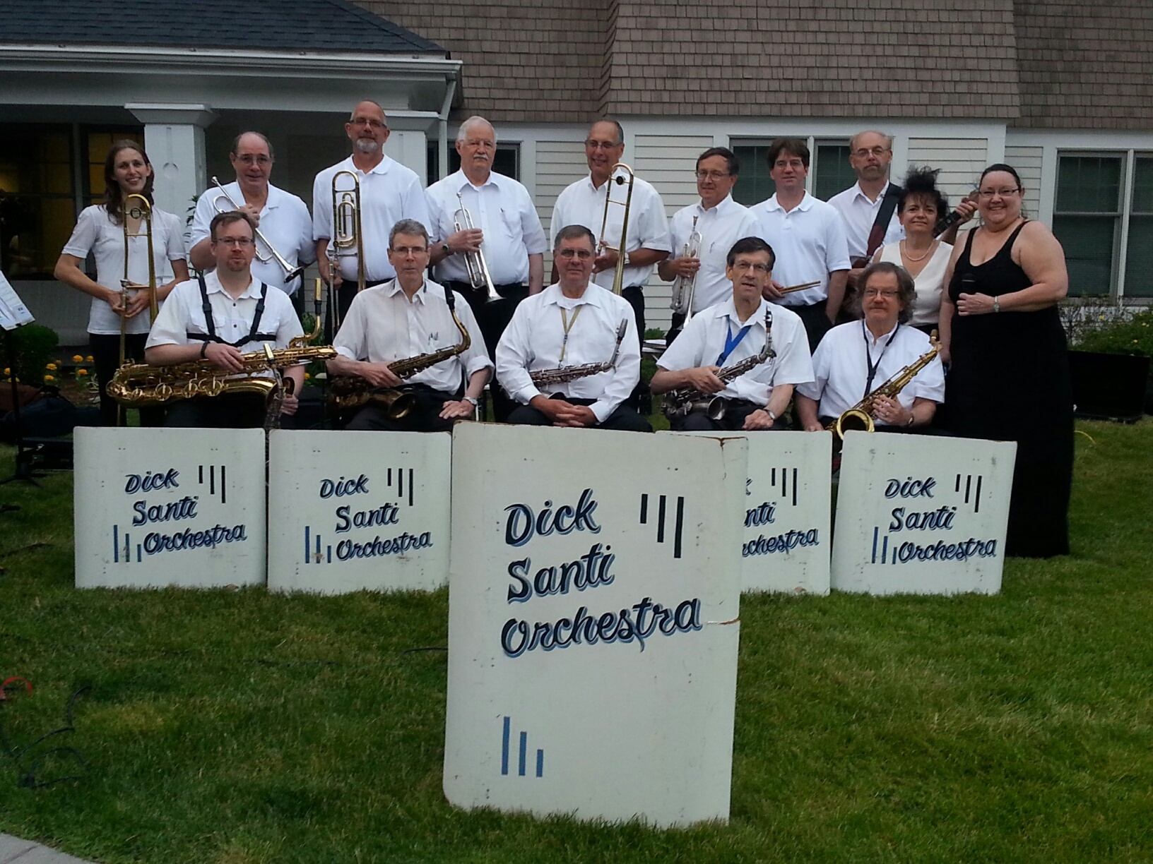 Outdoor Concert with Dick Santi 